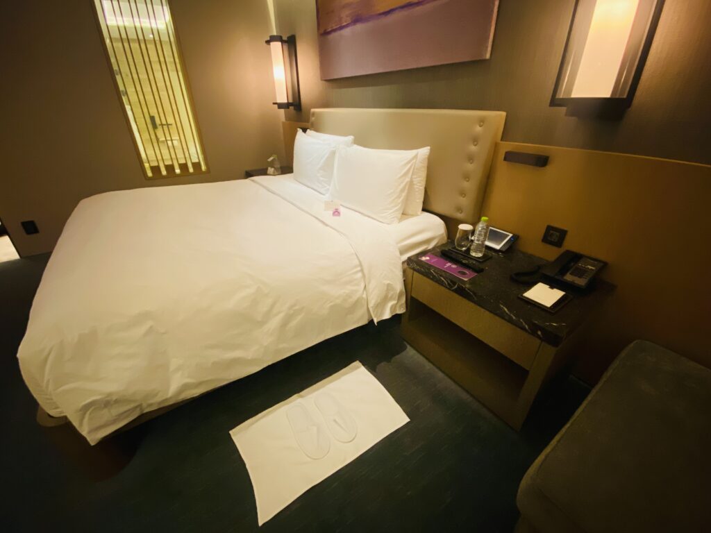 King size bed in Conrad Seoul room