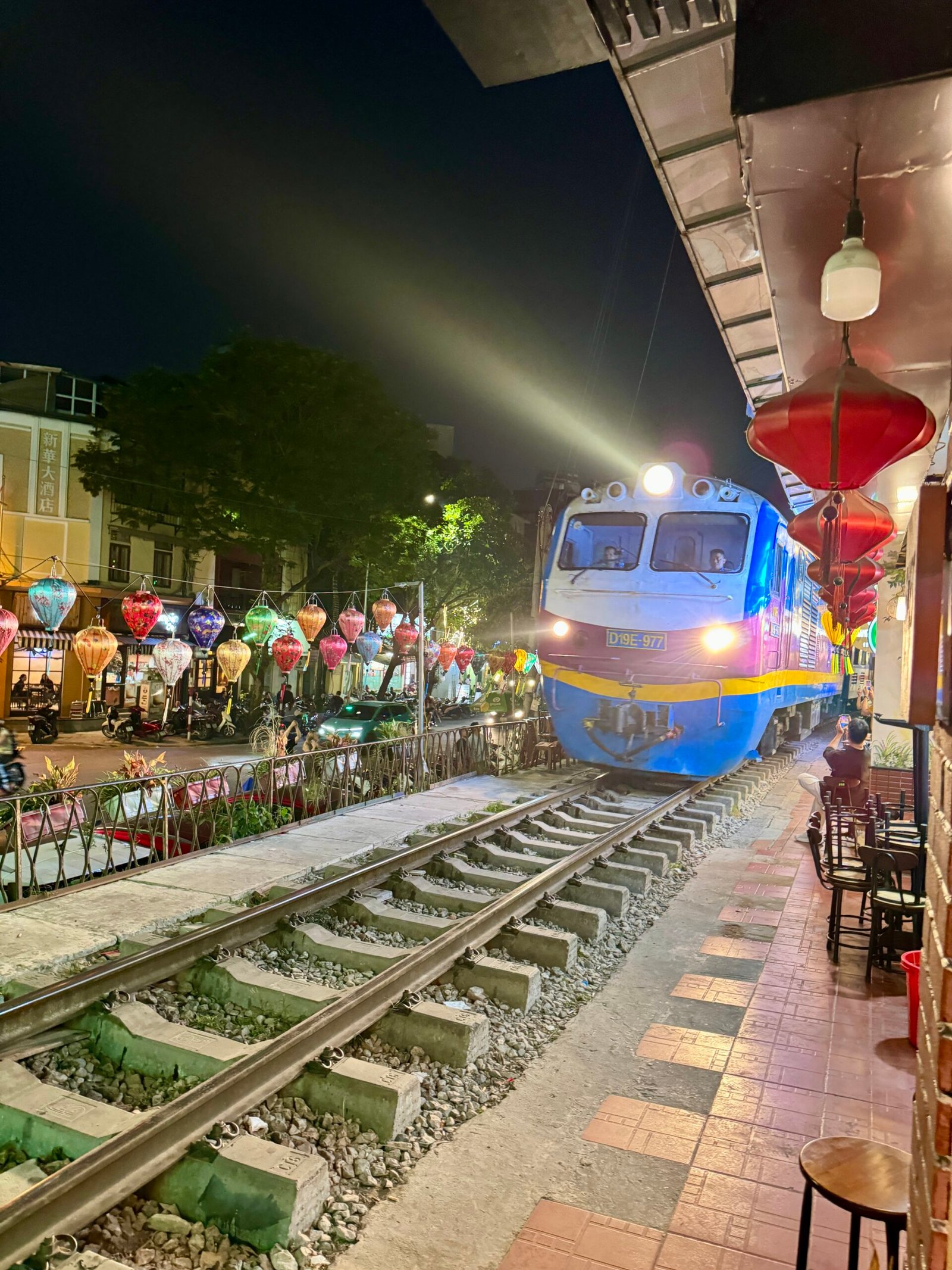 train street hanoi