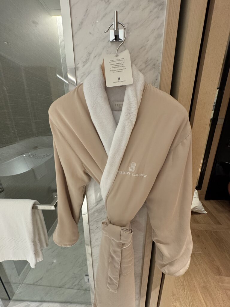 Ritz Carlton Bangkok -Deluxe Room Bathroom