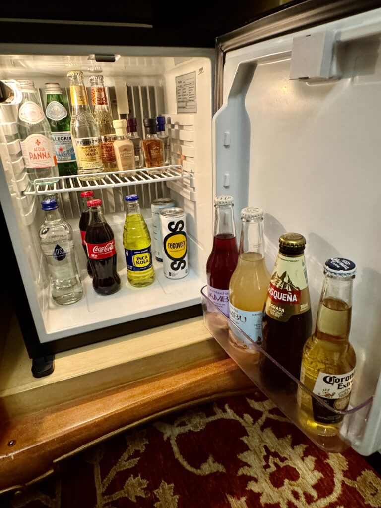 Palacio Nazarenas Studio Suite Mini bar