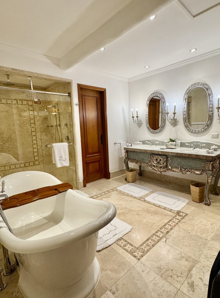 Palacio Nazarenas Studio Suite Bathroom