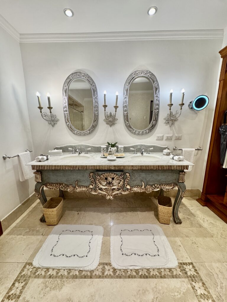 Palacio Nazarenas Studio Suite Bathroom